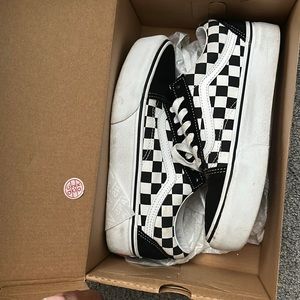 Vans oldskool. Black & white checkerboard